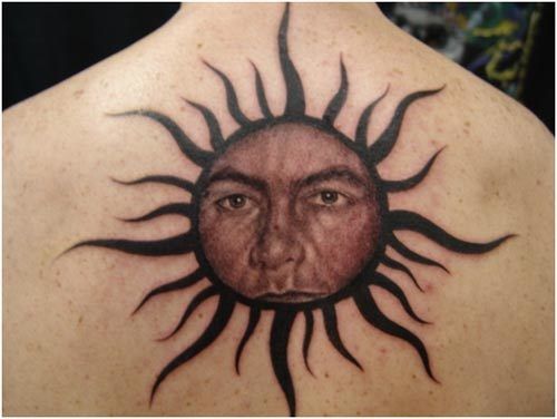 Retour tatouage cou soleil