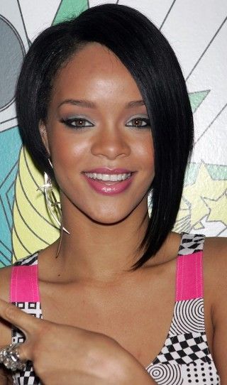 8.Rihanna's-coupés court-asymétrique-Coiffure