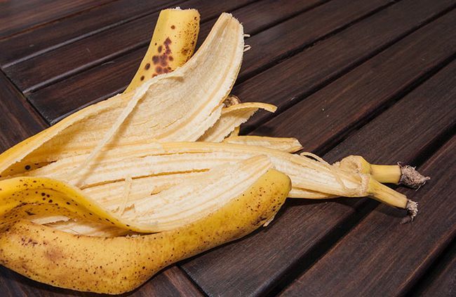 avantages banane peler sur la peau