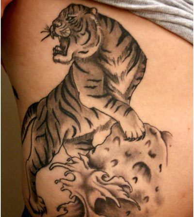 féroce tatouage de tigre