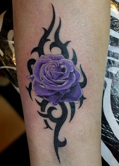 tatouages ​​tribaux rose