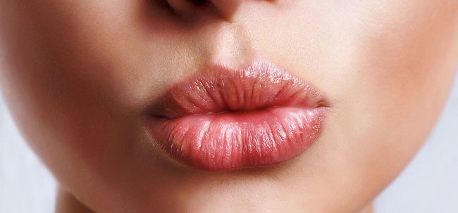 Bricolage - comment colorer vos lèvres rose à la betterave Photo