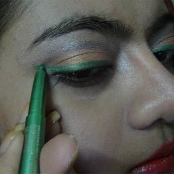 Eye-liner conseils de maquillage - les meilleurs moyens d'appliquer - noir, marron et vert liners Photo