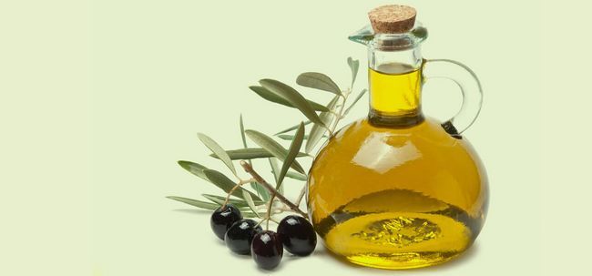 Comment traiter la perte de cheveux d'huile d'olive d'aide? Photo