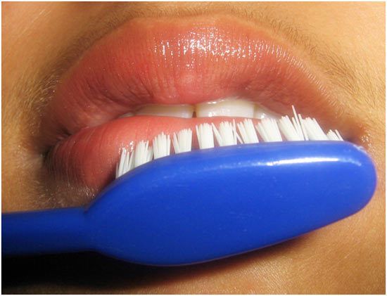 comment appliquer le rouge à lèvres sur les lèvres minces