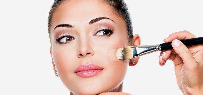 Comment décider si la dernière tendance de maquillage convient à votre tonus de la peau Photo