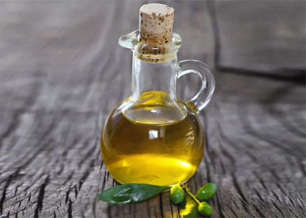 huile d'olive pour le traitement des pellicules