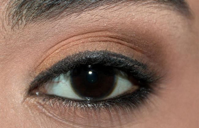 Katrina Kaif Inspiré Maquillage des yeux Tutorial (3)