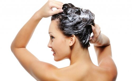 conseils de lavage de cheveux pour les femmes