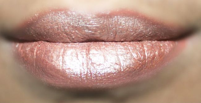 Repoussé Tutoriel Maquillage pour les lèvres (4)