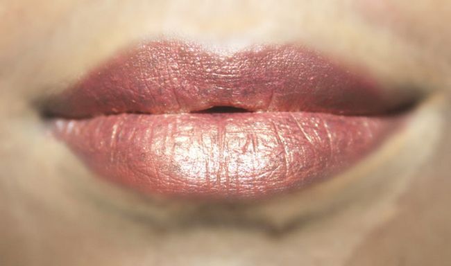 Repoussé Tutoriel Maquillage pour les lèvres (5)