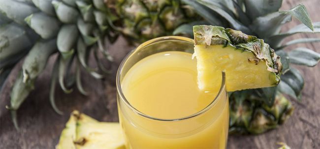 Top 10 des avantages de jus d'ananas pour la peau, les cheveux et la santé Photo