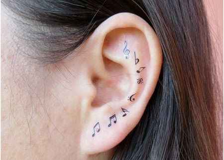 notes de musique oreille de tatouage