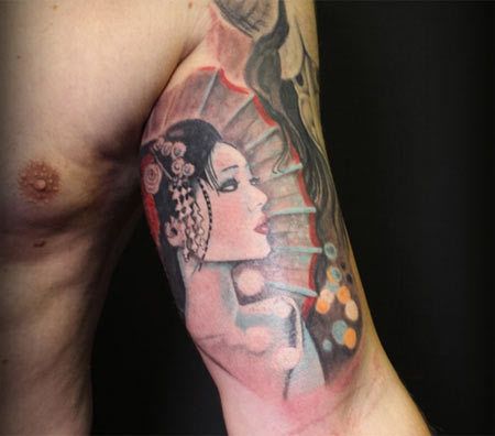 tatouage geisha bras