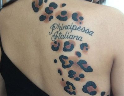 princesse italienne avec des taches de guépard tatouage
