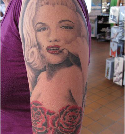 tatouage représente Marilyn