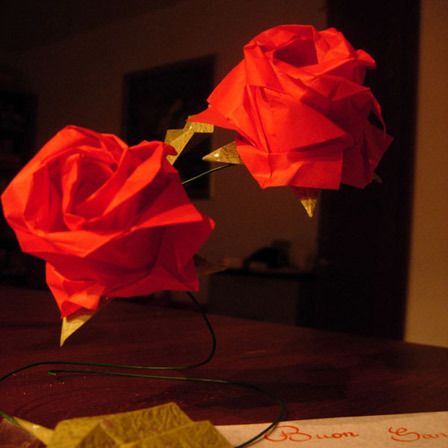 crêpe rouge des roses en papier