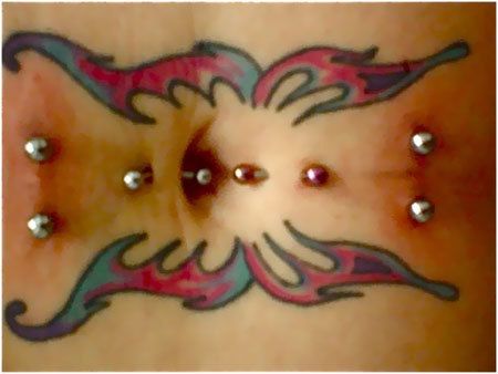 Belly Piercing Avec tatouage de papillon