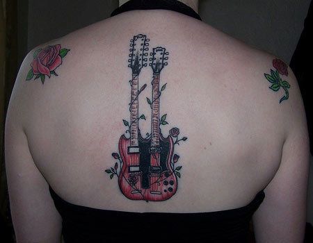 guitare et tatouage de fleur