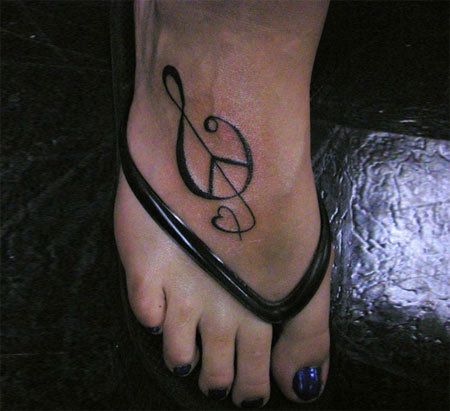 tatouages ​​de note de musique sur le pied