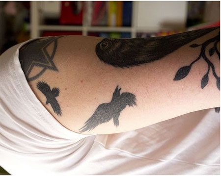 voler tatouage corbeau