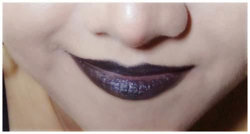 étonnantes lèvres gothiques noires