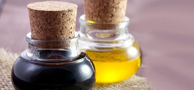 Quelles sont les différences entre l'huile de ricin noir et l'huile de ricin? Photo